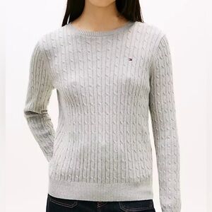 Woman’s NWT Gray Tommy Hilfiger Cable Knit Sweater.XL